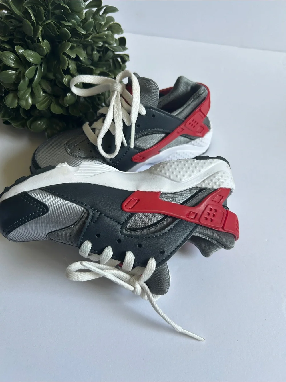 Nike Kids Huarache in Gray, White & Red - Low-Top Active Shoes